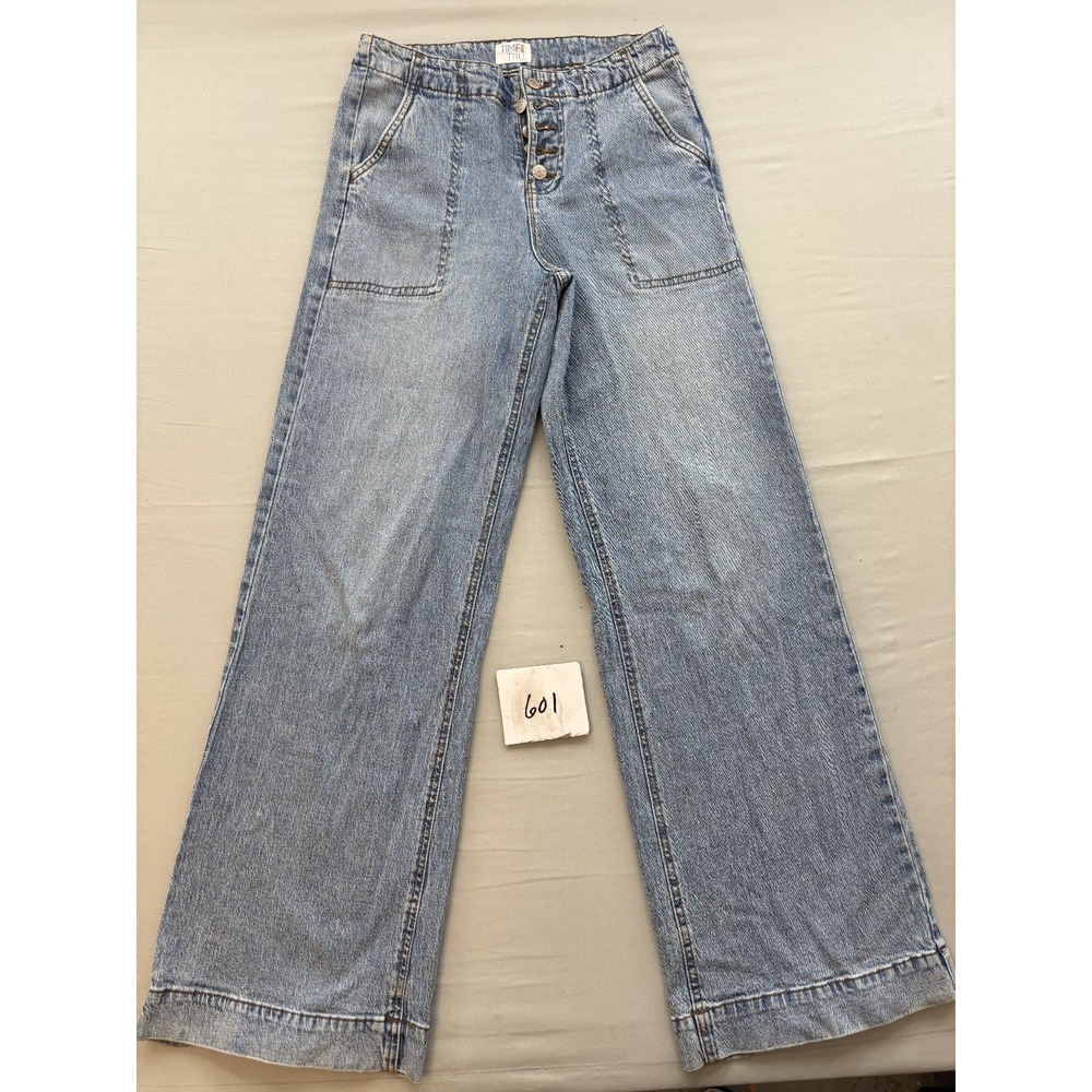 Time and Tru Women Light Wash Wide Leg Jeans Button Fly High Rise Size 2